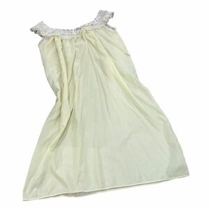 VINTAGE Nightgown w/Lace in Pale Yellow M